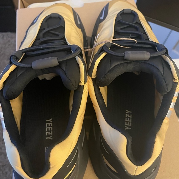 Yeezy 700 honey flux dead stock size 11.5 & 12.5 - Picture 1 of 6